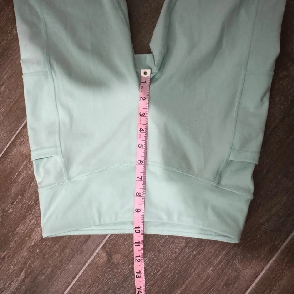 GAIAM Green Leggings Soft Material Tapered Ankles